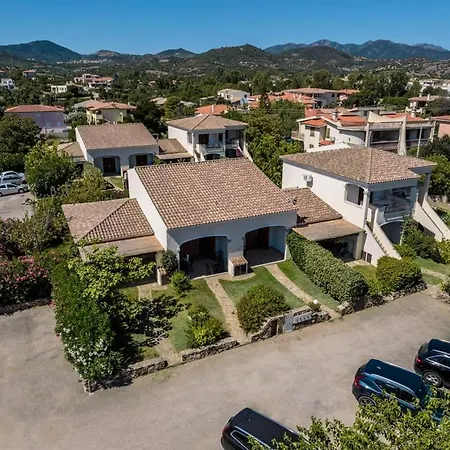 Charming Le Dimore Di 1 Bed B4 Sleeps 4 Apartamento Budoni