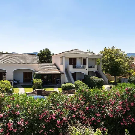 Charming Le Dimore Di 1 Bed B4 Sleeps 4 Appartement Budoni