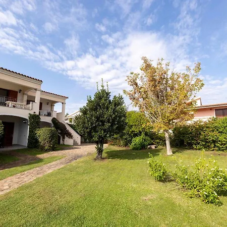 Appartamento Charming Le Dimore Di 1 Bed B4 Sleeps 4 Budoni